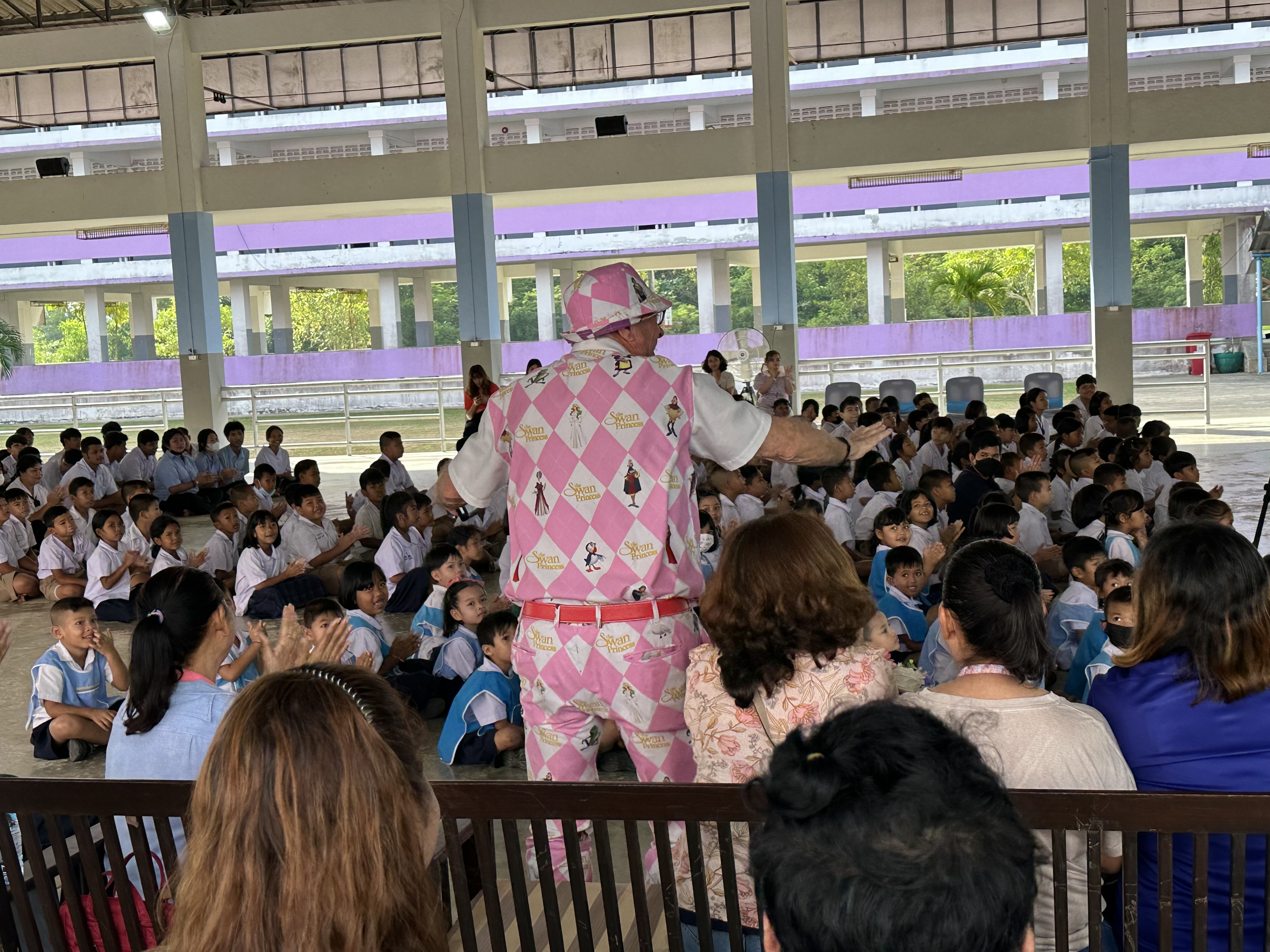 Seldon from behind leading students